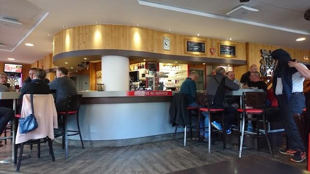 Le Den's Bar