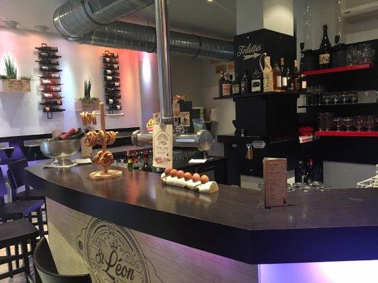 Bar St Leon